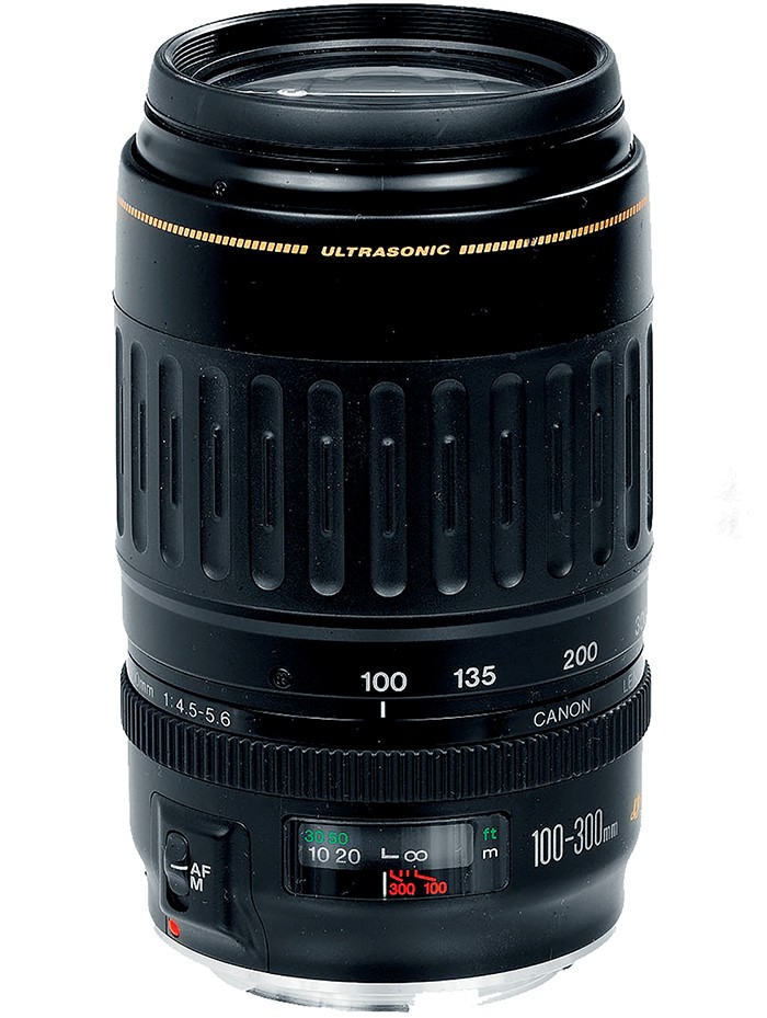 而另外一支佳能EF100-300mm F4.5-5.6USM同样值得关注。随着佳能镜头对焦马达技术的开发,这支拥有USM对焦马达的长焦镜头,可以在拍摄时进行高速追焦, 对于经常拍摄体育运动或是野生动物