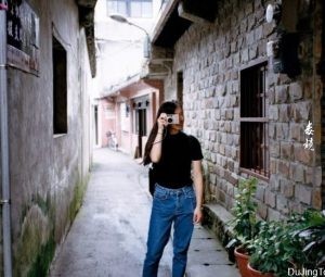 Contax TVS上的Lomochrome Purple XR100-400