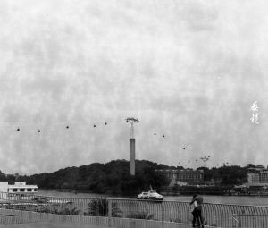 Nicole：用过期的Lomography 120mm伯爵灰色100黑白胶片拍摄